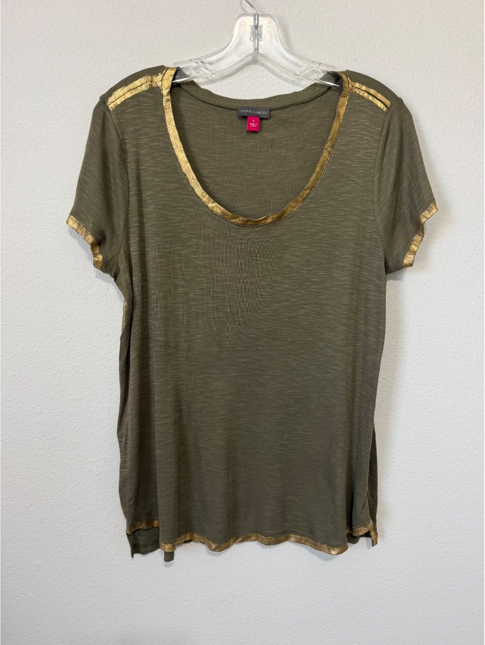 Vince Camuto Olive Green Gold Tone Trim Short Sleeve Scoop Neck T-Shirt Size S